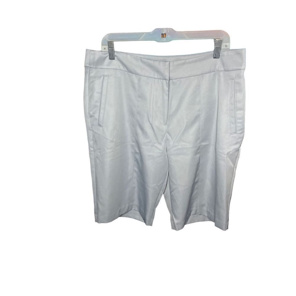 Izod women’s gray golf shorts flat front performance shorts size 14